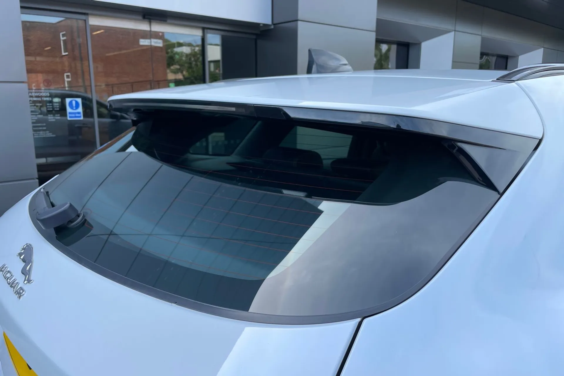 Jaguar F-PACE thumbnail image number 22