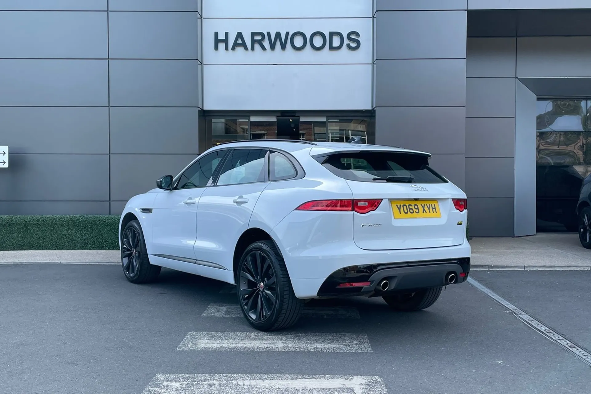 Jaguar F-PACE thumbnail image number 9