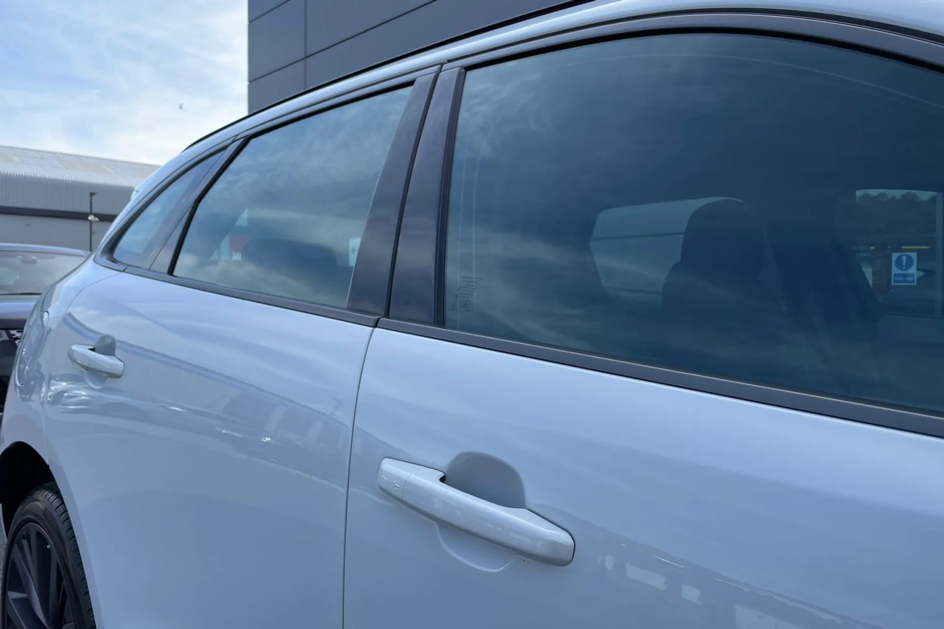 Jaguar F-PACE thumbnail image number 21