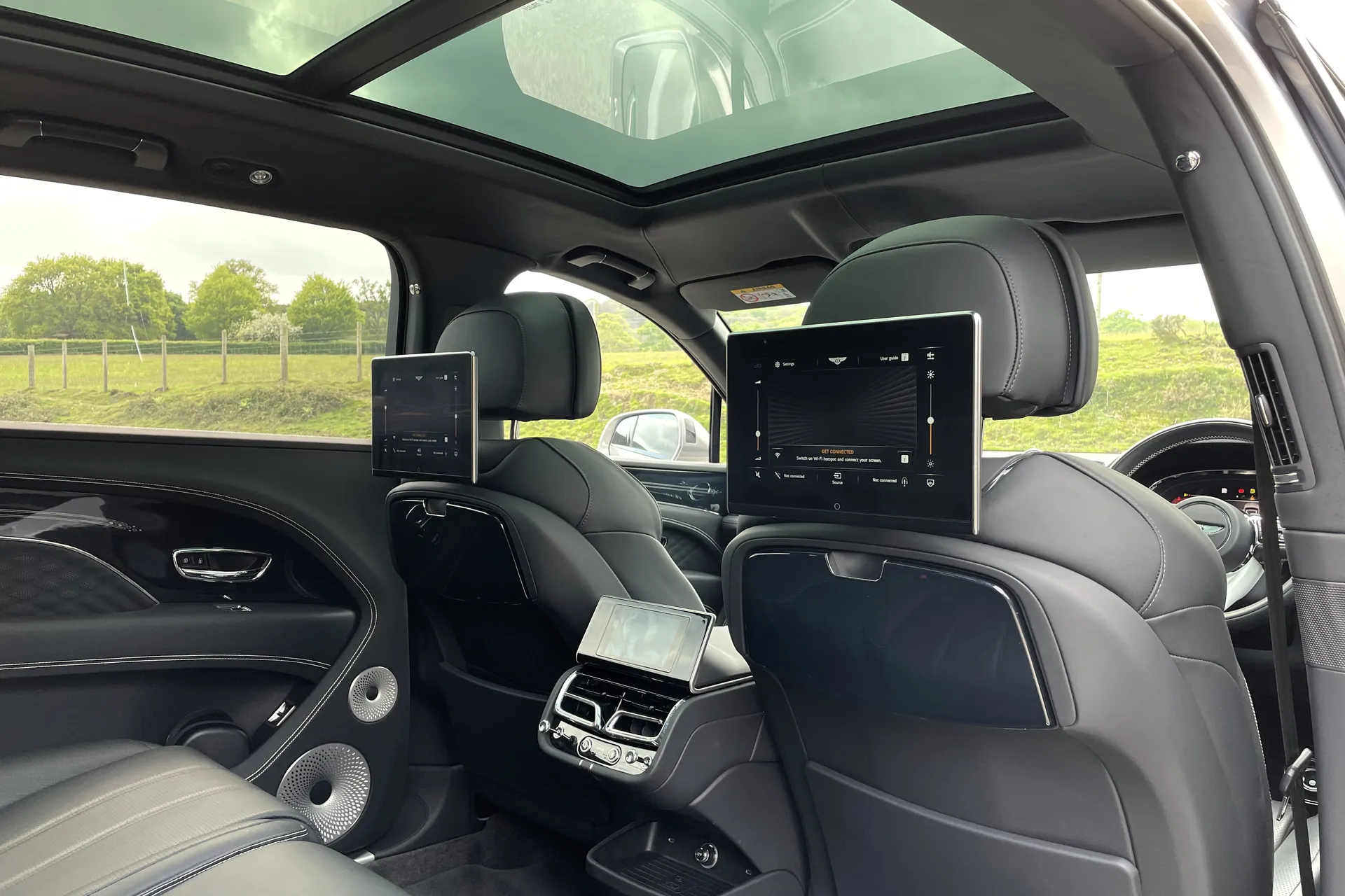 Bentley BENTAYGA thumbnail image number 4