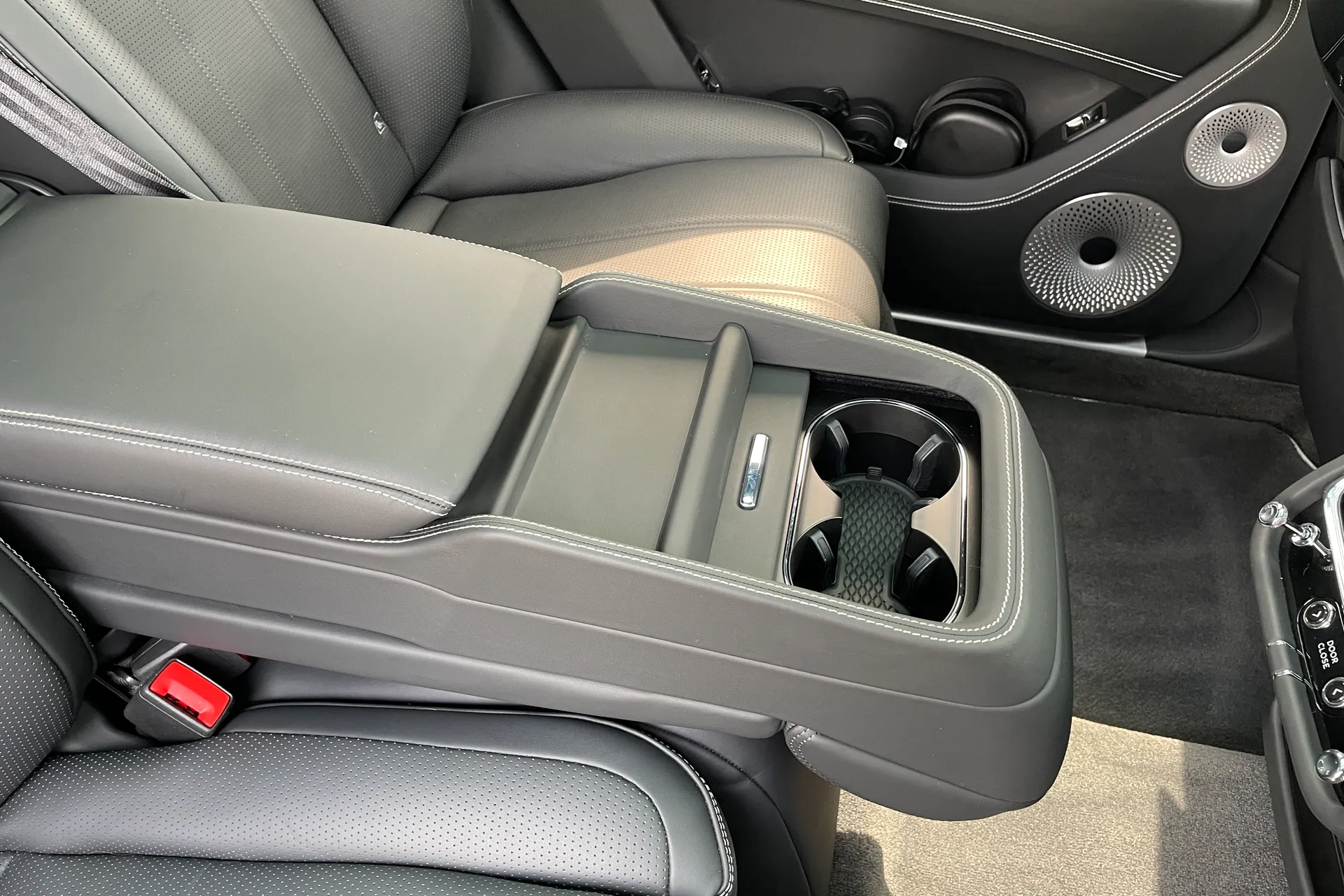 Bentley BENTAYGA thumbnail image number 44