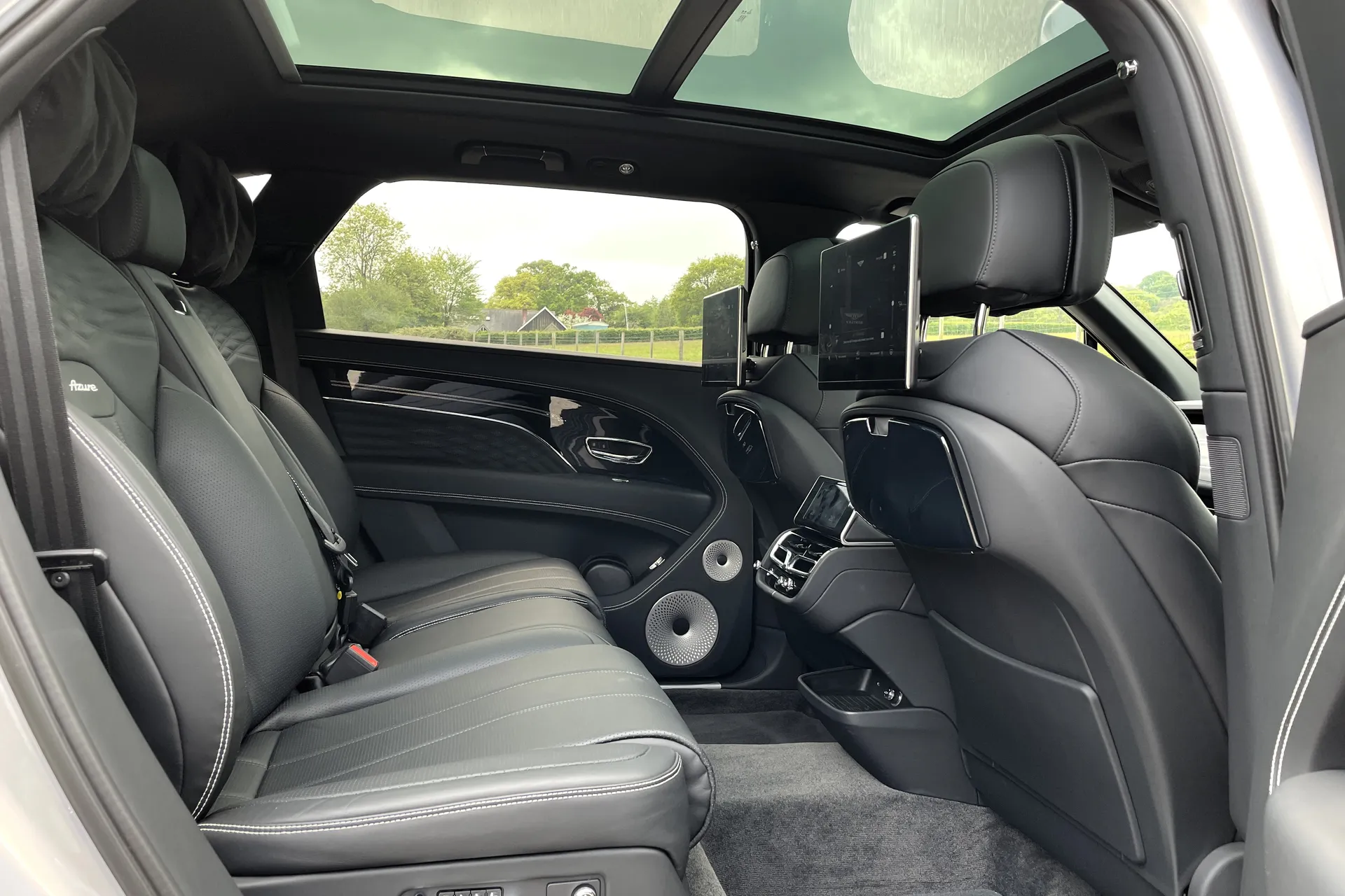 Bentley BENTAYGA thumbnail image number 24