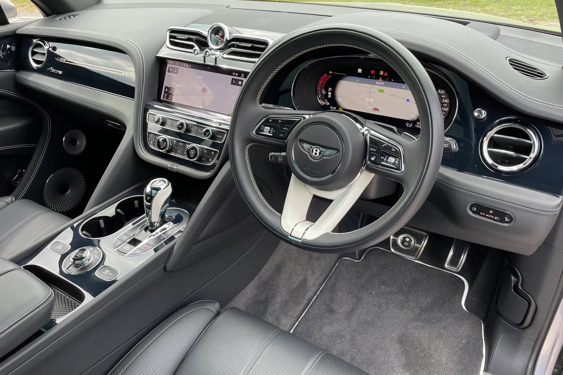 Bentley BENTAYGA thumbnail image number 29