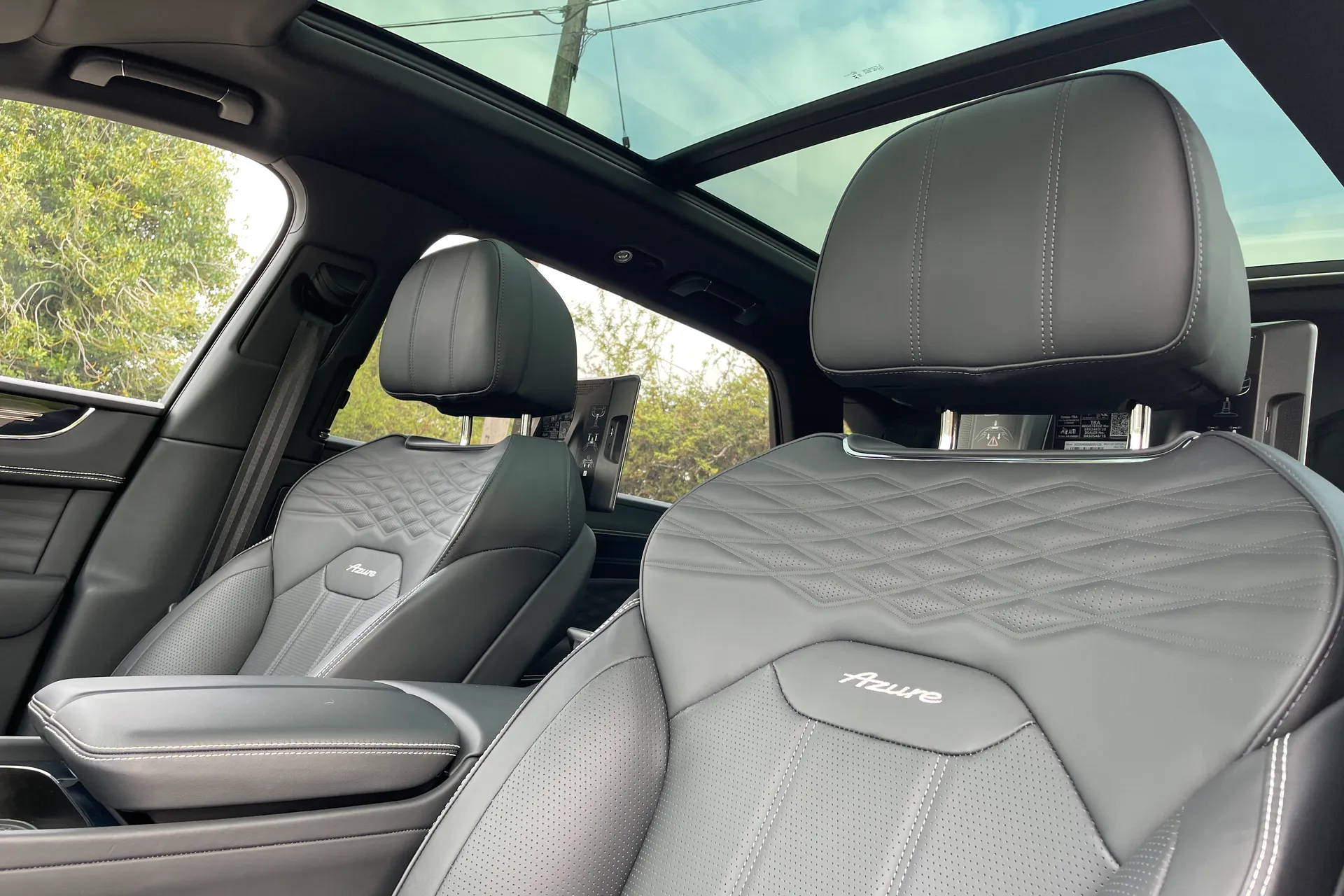Bentley BENTAYGA thumbnail image number 32