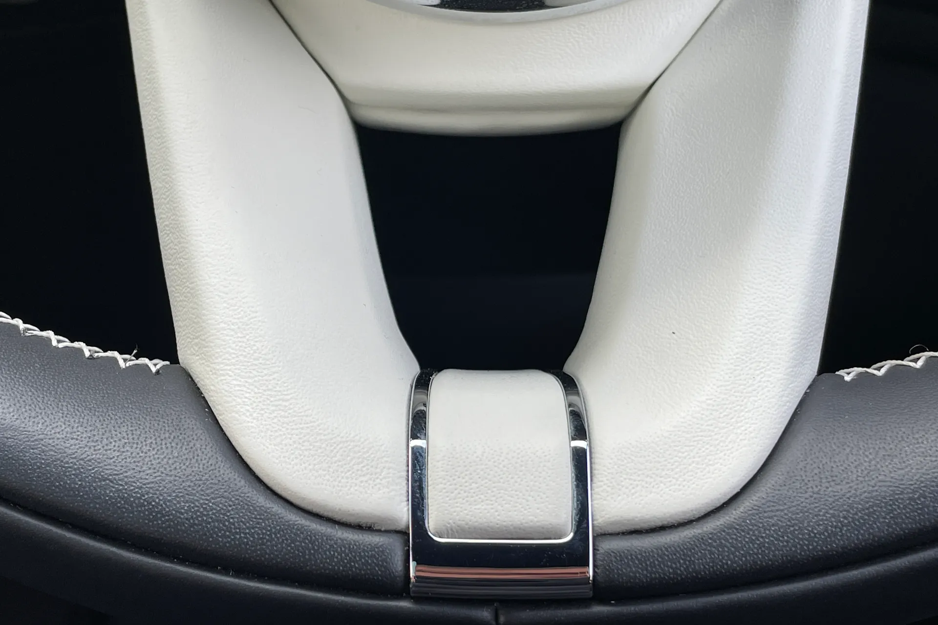 Bentley BENTAYGA thumbnail image number 50