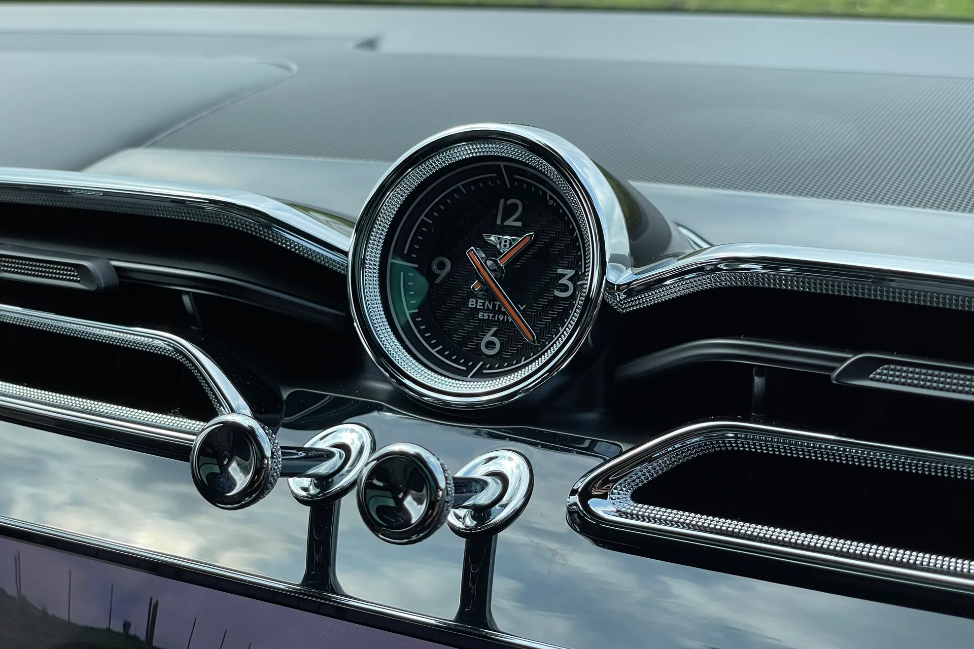 Bentley BENTAYGA thumbnail image number 47