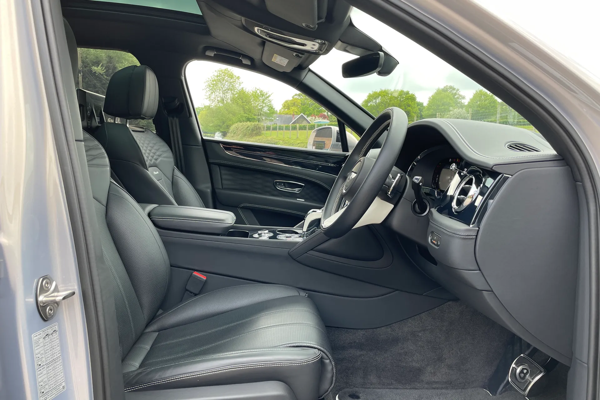 Bentley BENTAYGA thumbnail image number 28