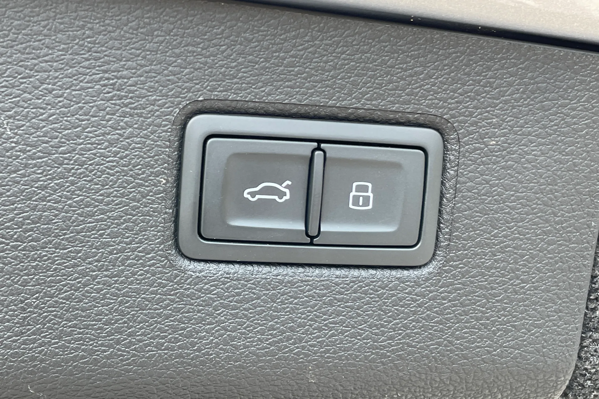 Bentley BENTAYGA thumbnail image number 16