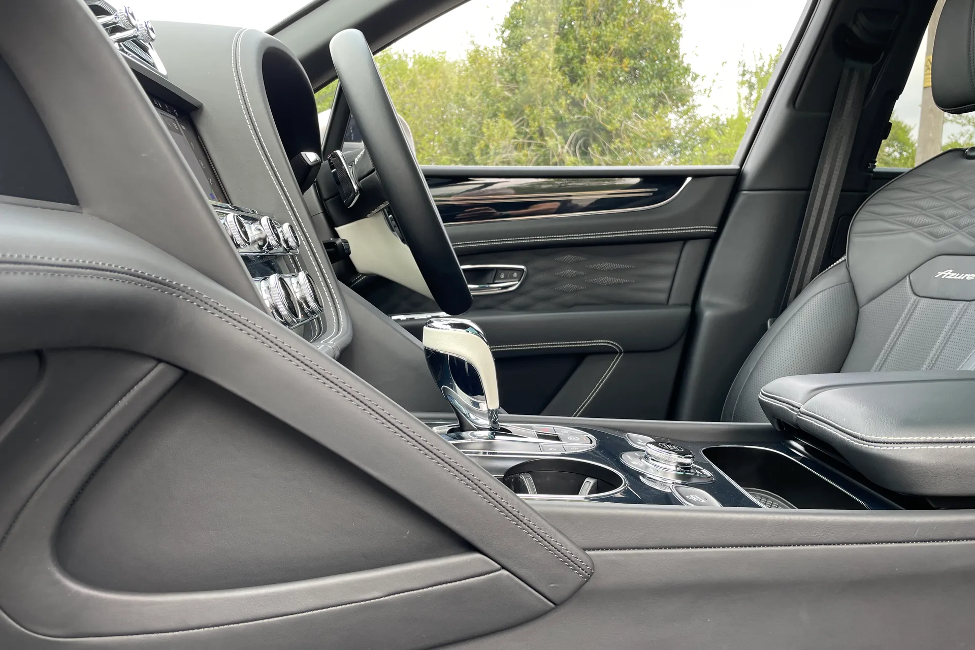 Bentley BENTAYGA thumbnail image number 33