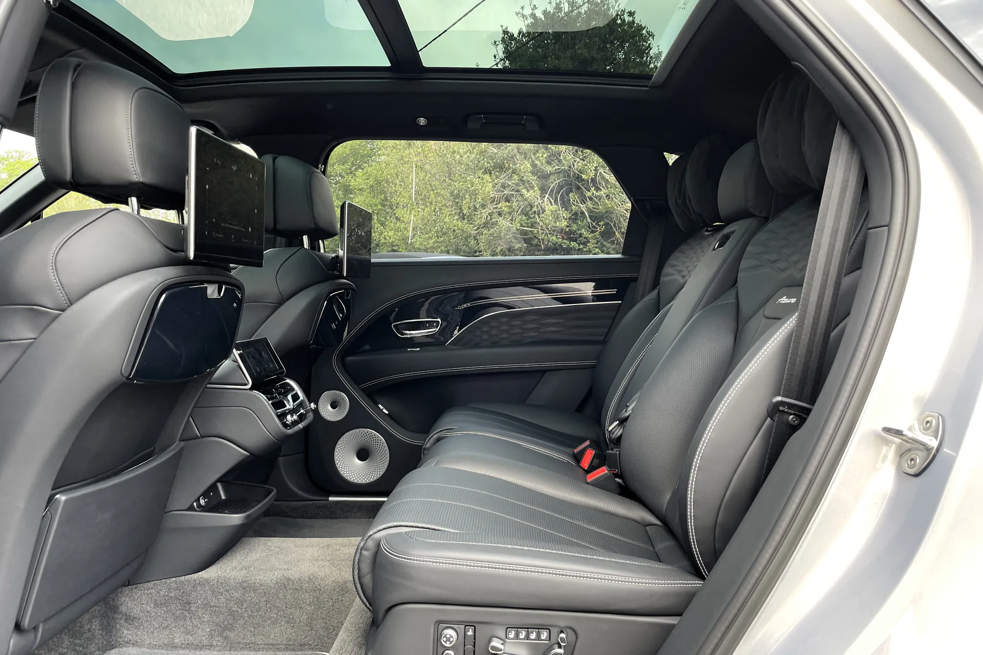Bentley BENTAYGA thumbnail image number 34