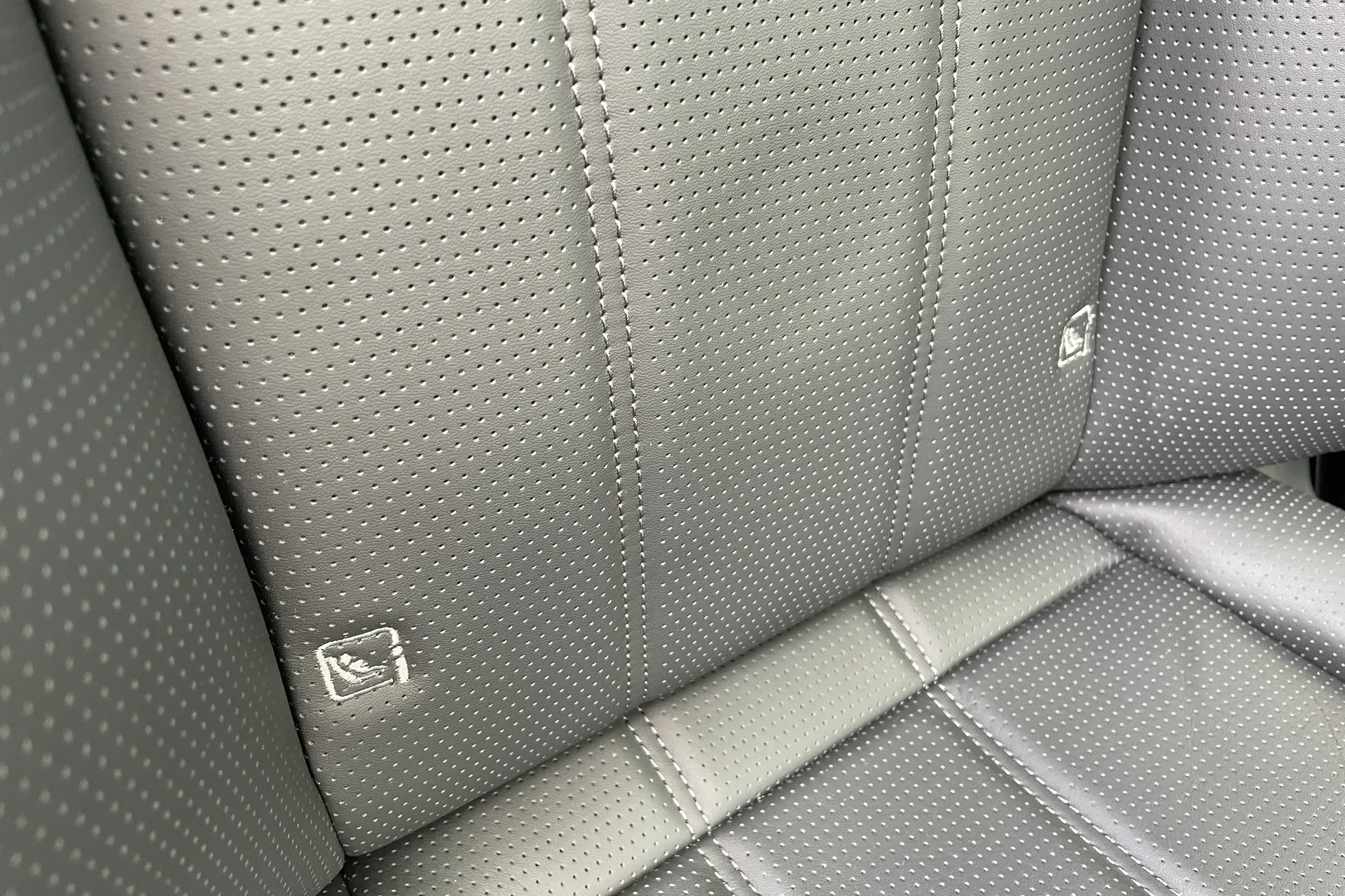 Bentley BENTAYGA thumbnail image number 25