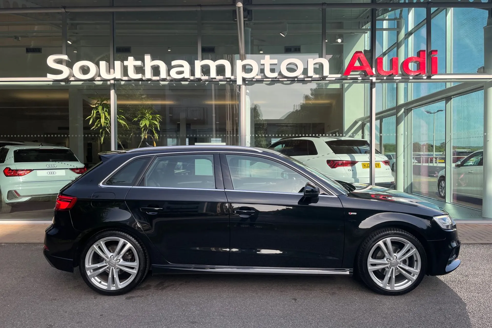Audi A3 thumbnail image number 2