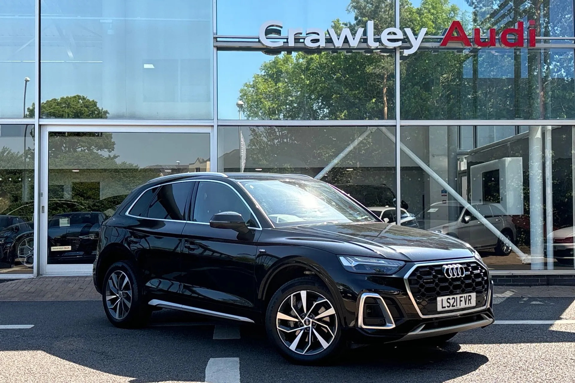 Audi Q5 focused image