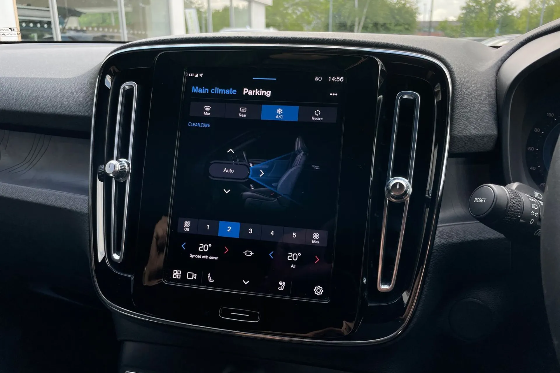 Volvo XC40 thumbnail image number 38