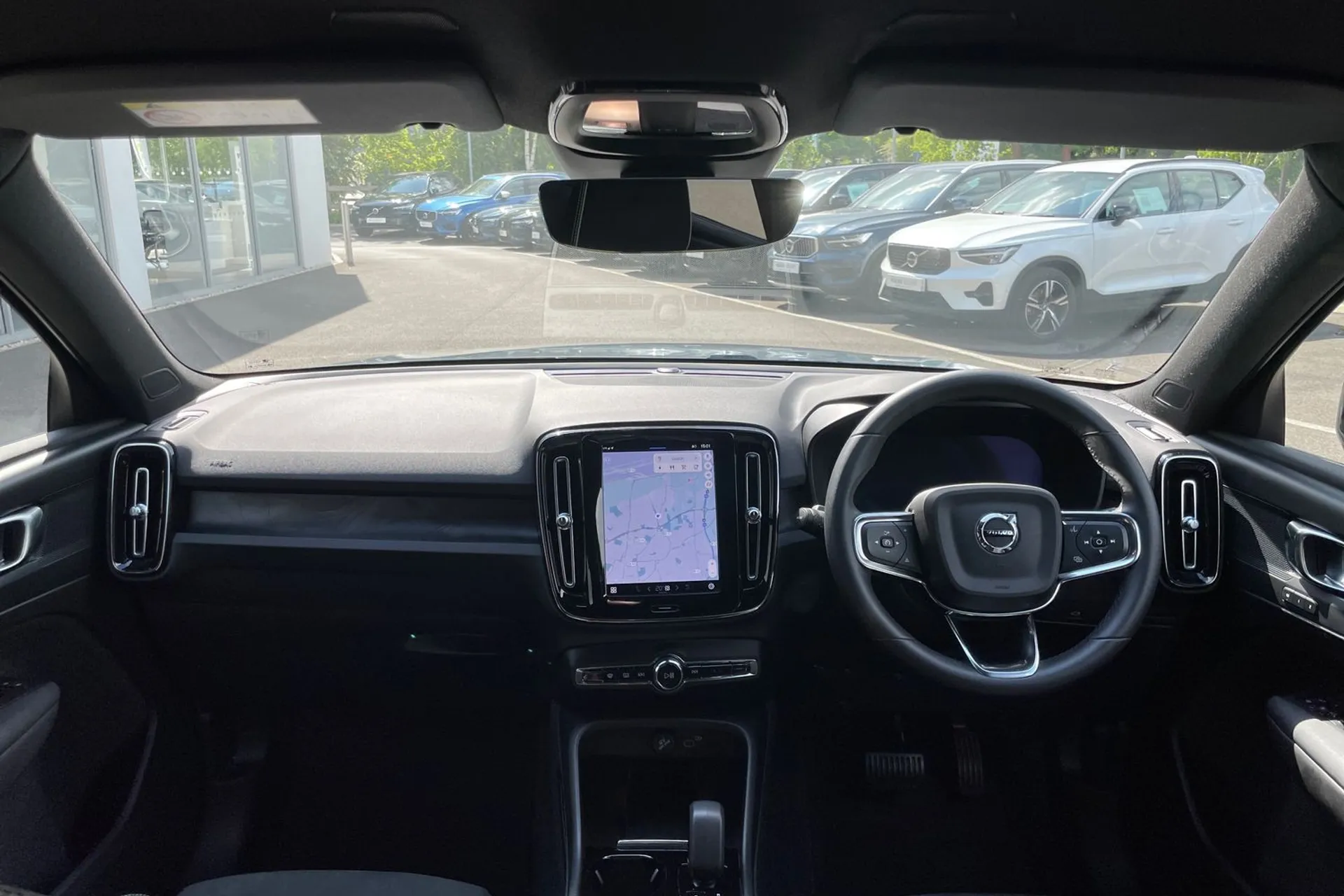 Volvo XC40 thumbnail image number 3