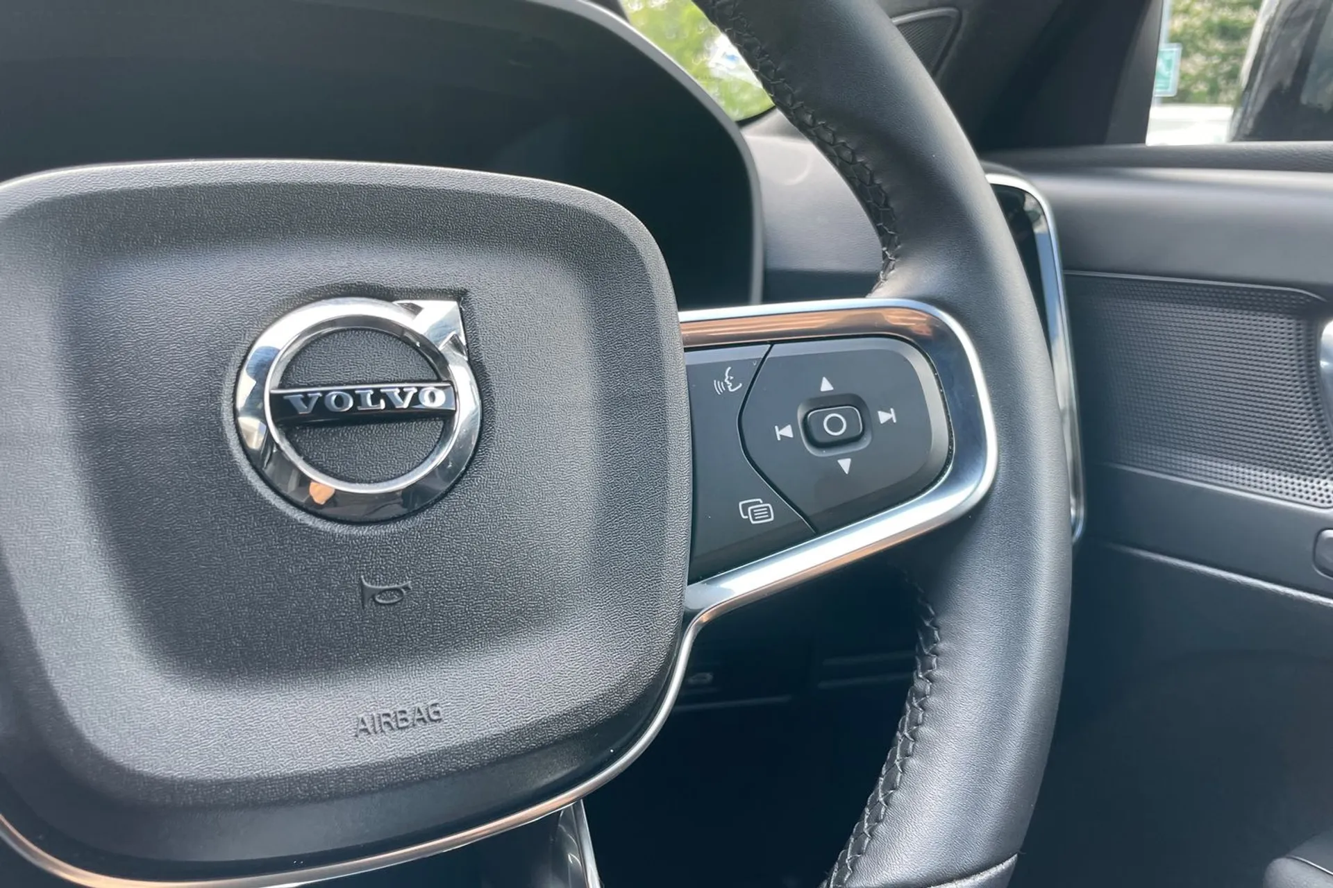Volvo XC40 thumbnail image number 36
