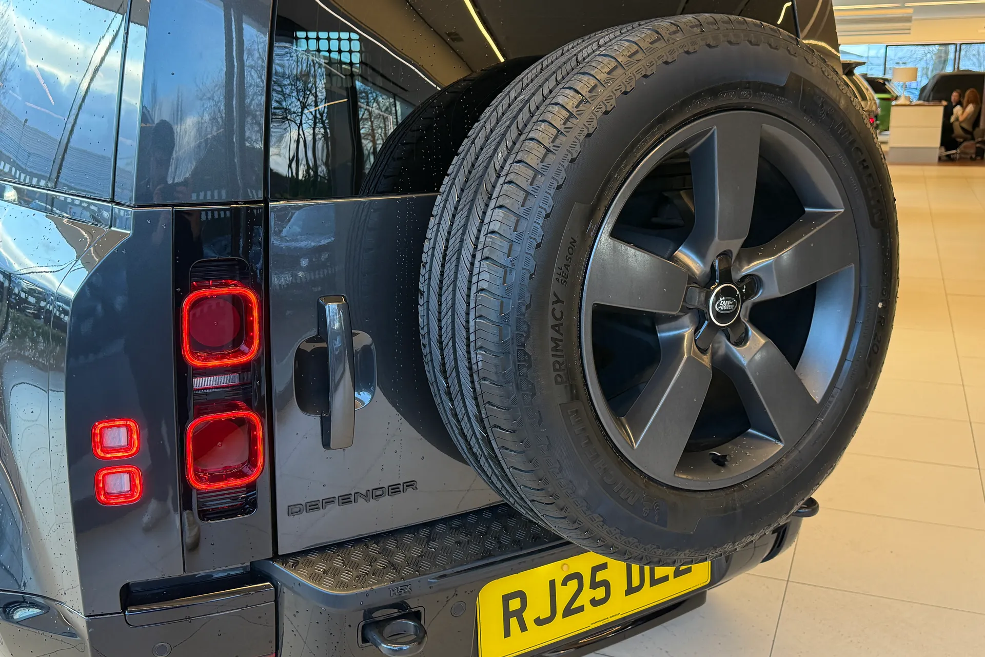 LAND ROVER DEFENDER thumbnail image number 37