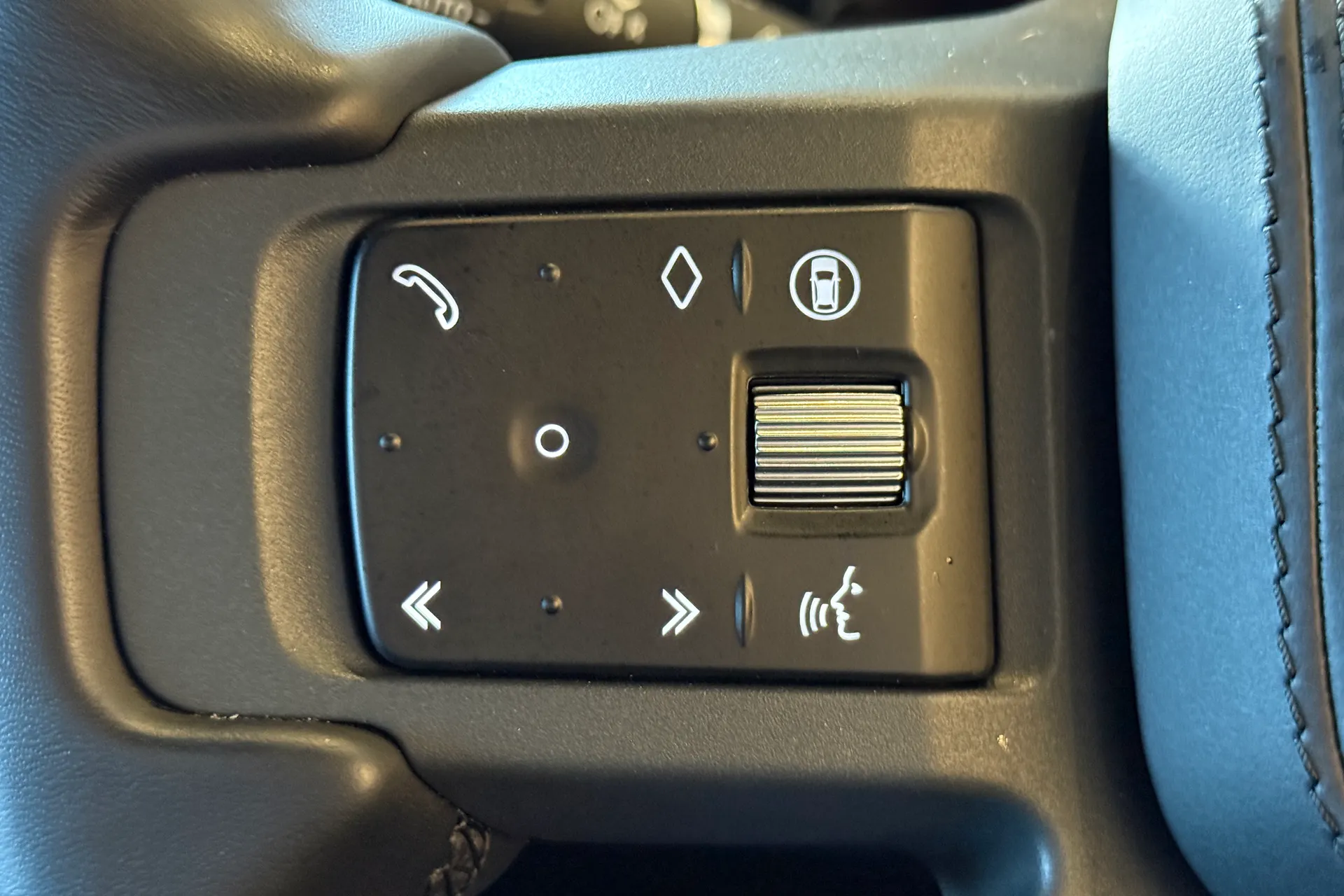 LAND ROVER DEFENDER thumbnail image number 23