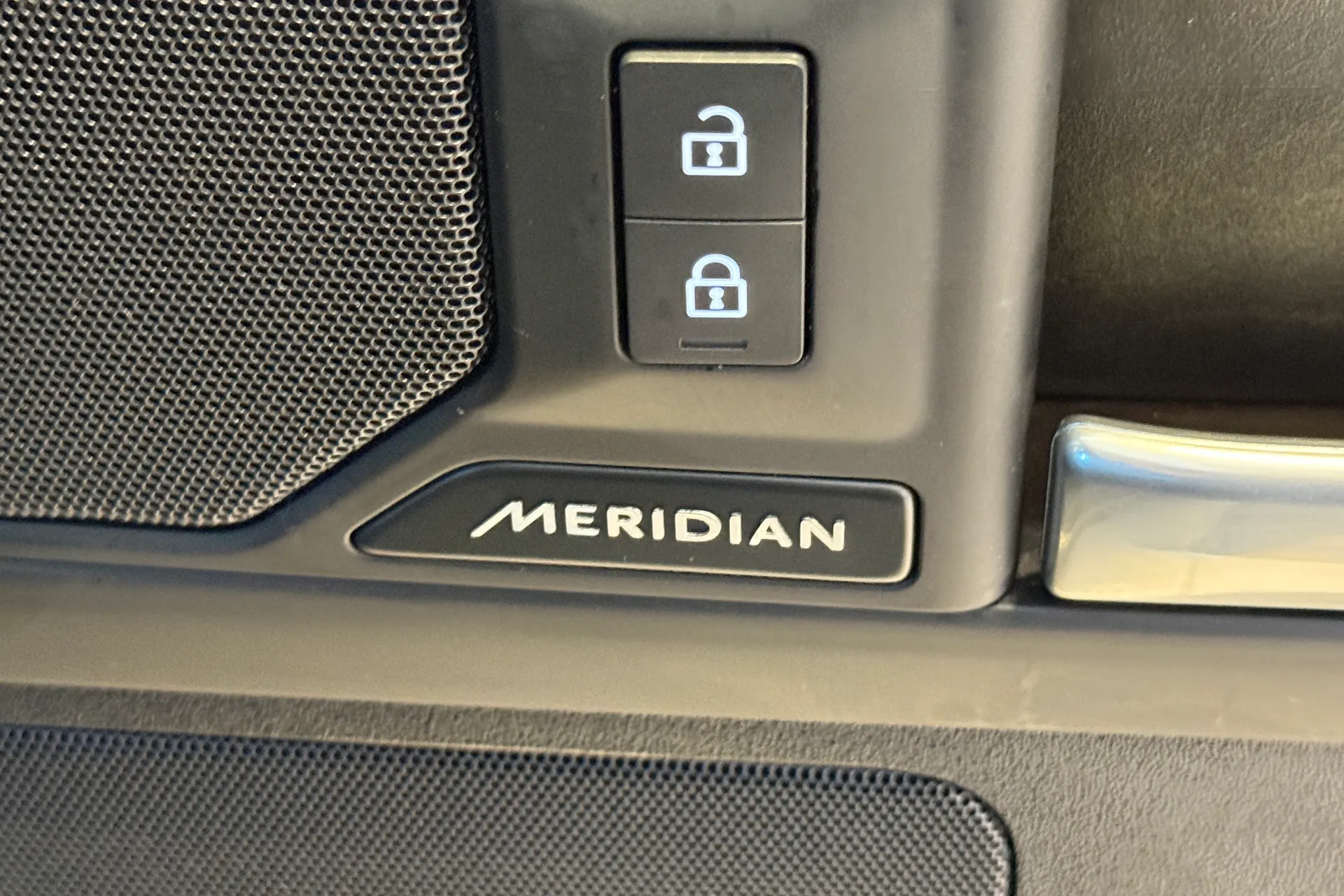 LAND ROVER DEFENDER thumbnail image number 21