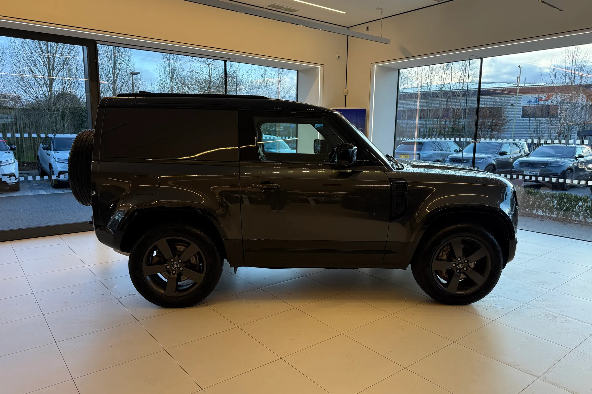 LAND ROVER DEFENDER thumbnail image number 24