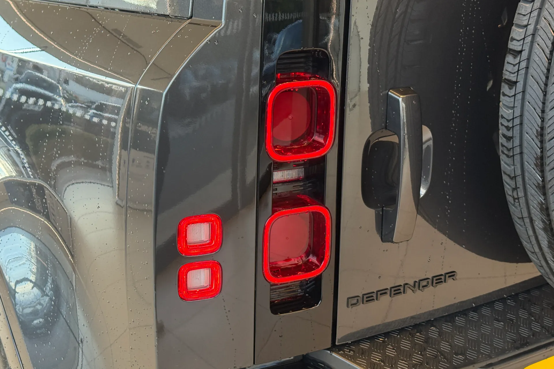 LAND ROVER DEFENDER thumbnail image number 46