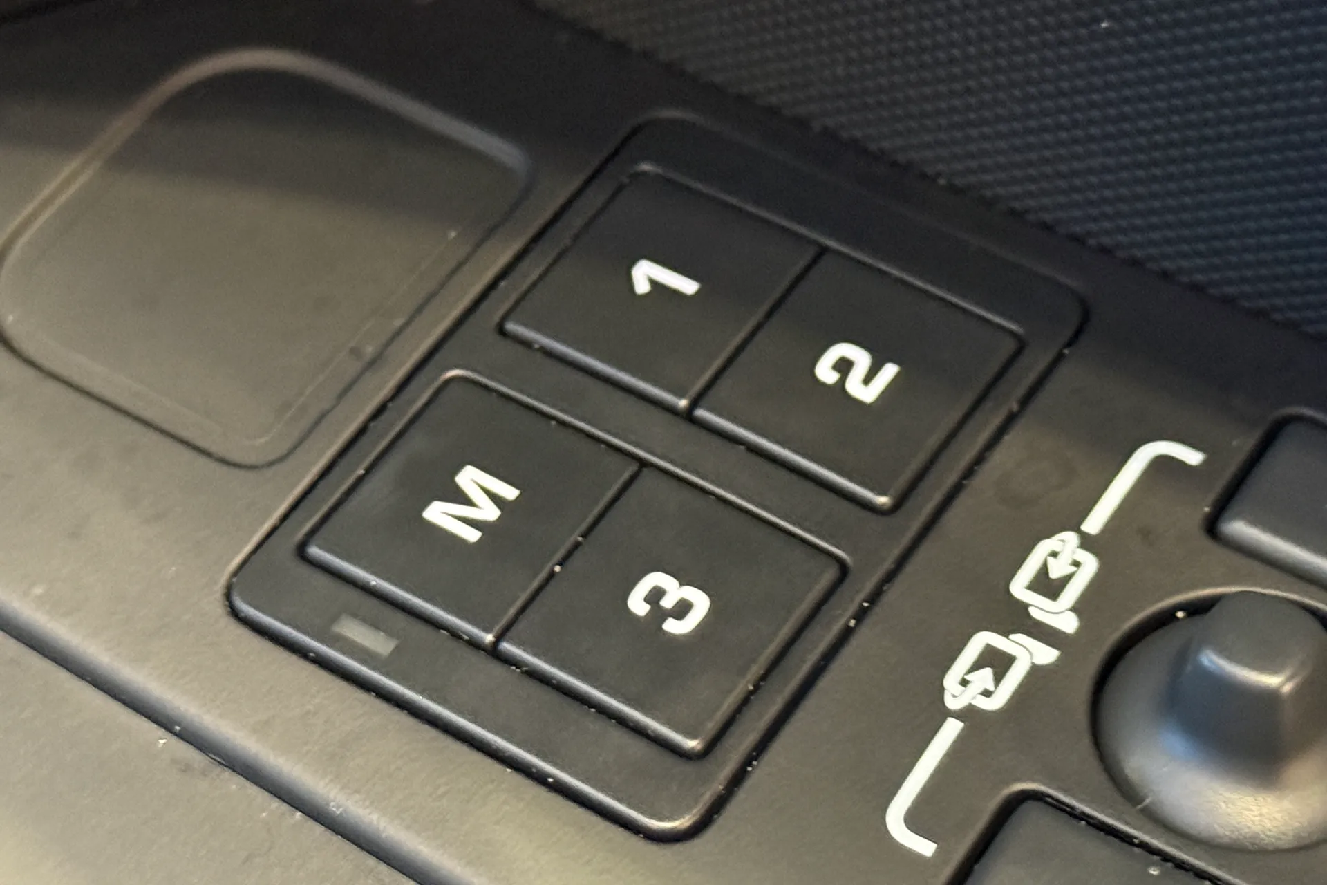 LAND ROVER DEFENDER thumbnail image number 42