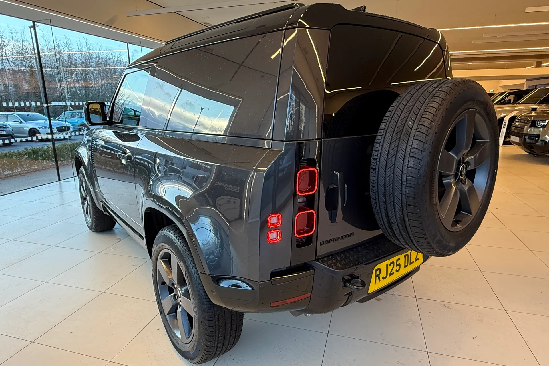 LAND ROVER DEFENDER thumbnail image number 27