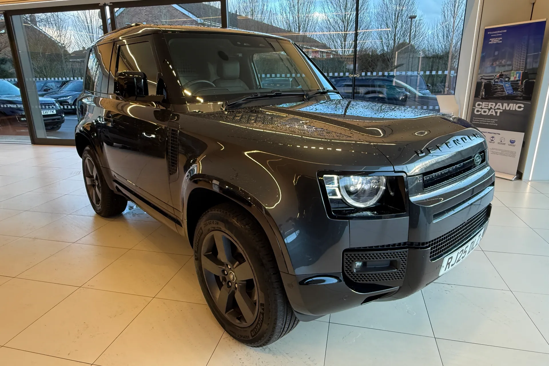 LAND ROVER DEFENDER focused image