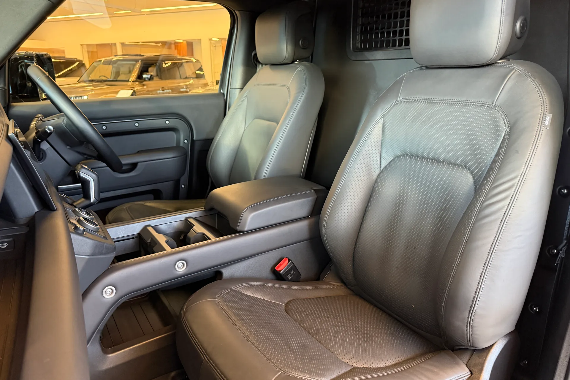 LAND ROVER DEFENDER thumbnail image number 35