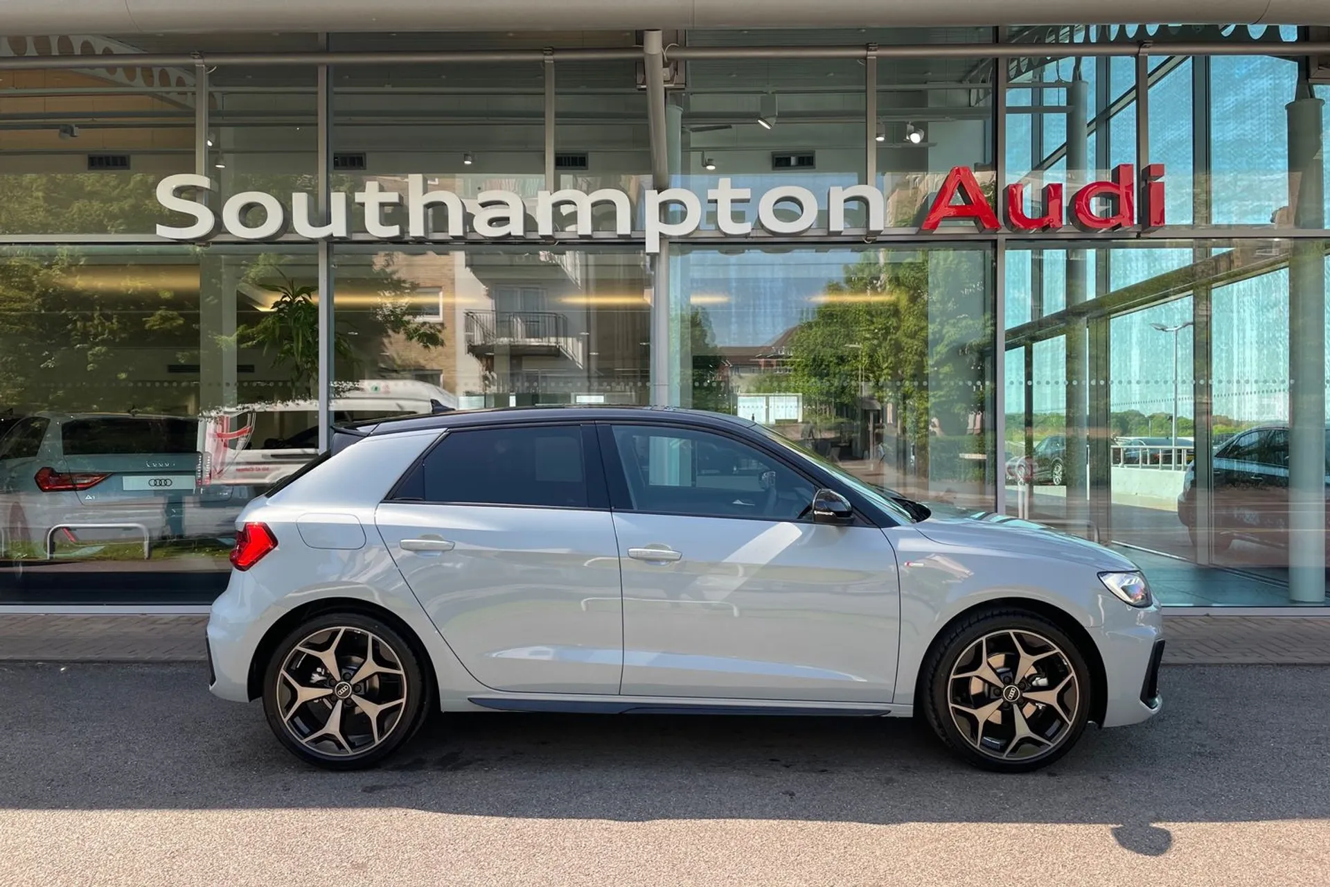 Audi A1 thumbnail image number 2