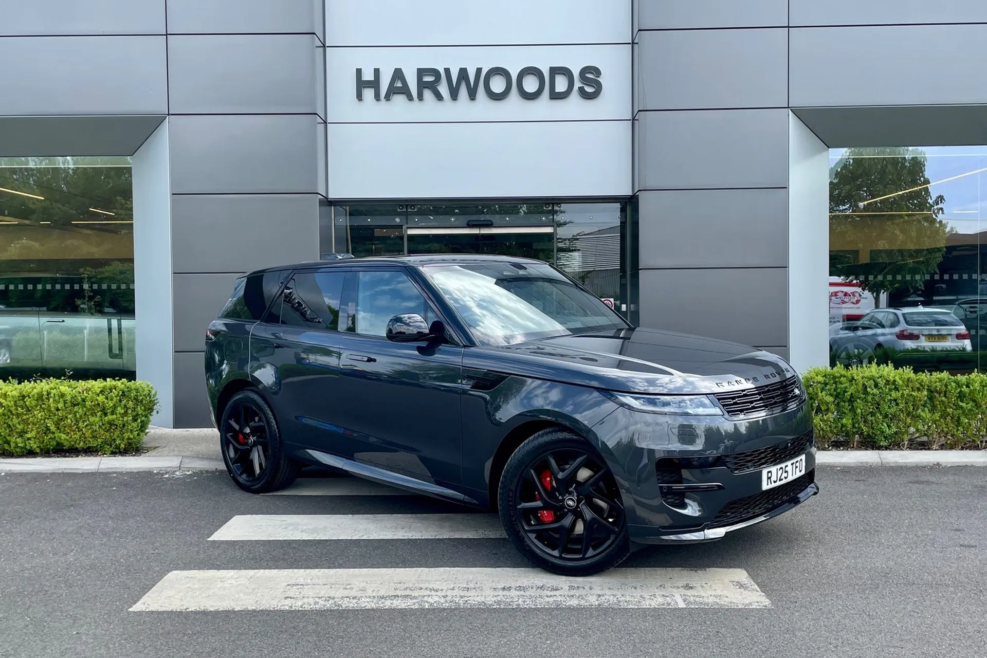 LAND ROVER RANGE ROVER SPORT focused image