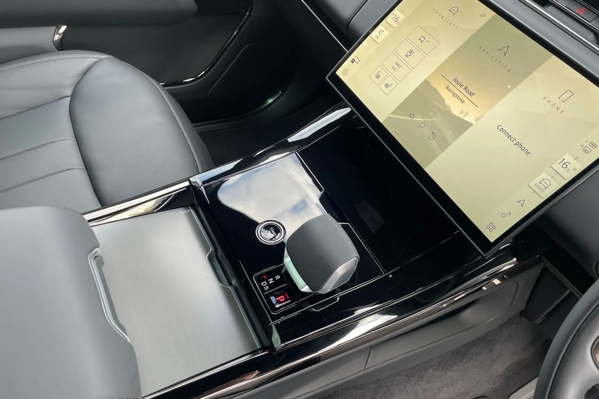 LAND ROVER RANGE ROVER SPORT thumbnail image number 19