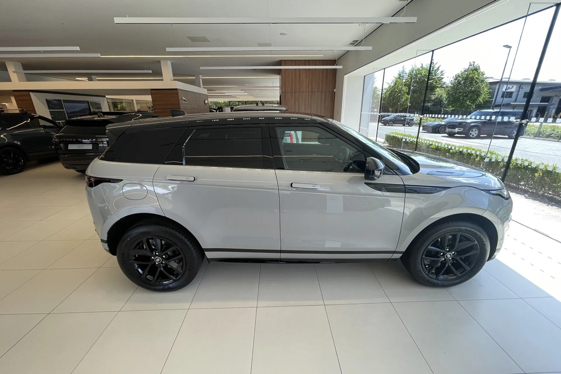 LAND ROVER RANGE ROVER EVOQUE thumbnail image number 2