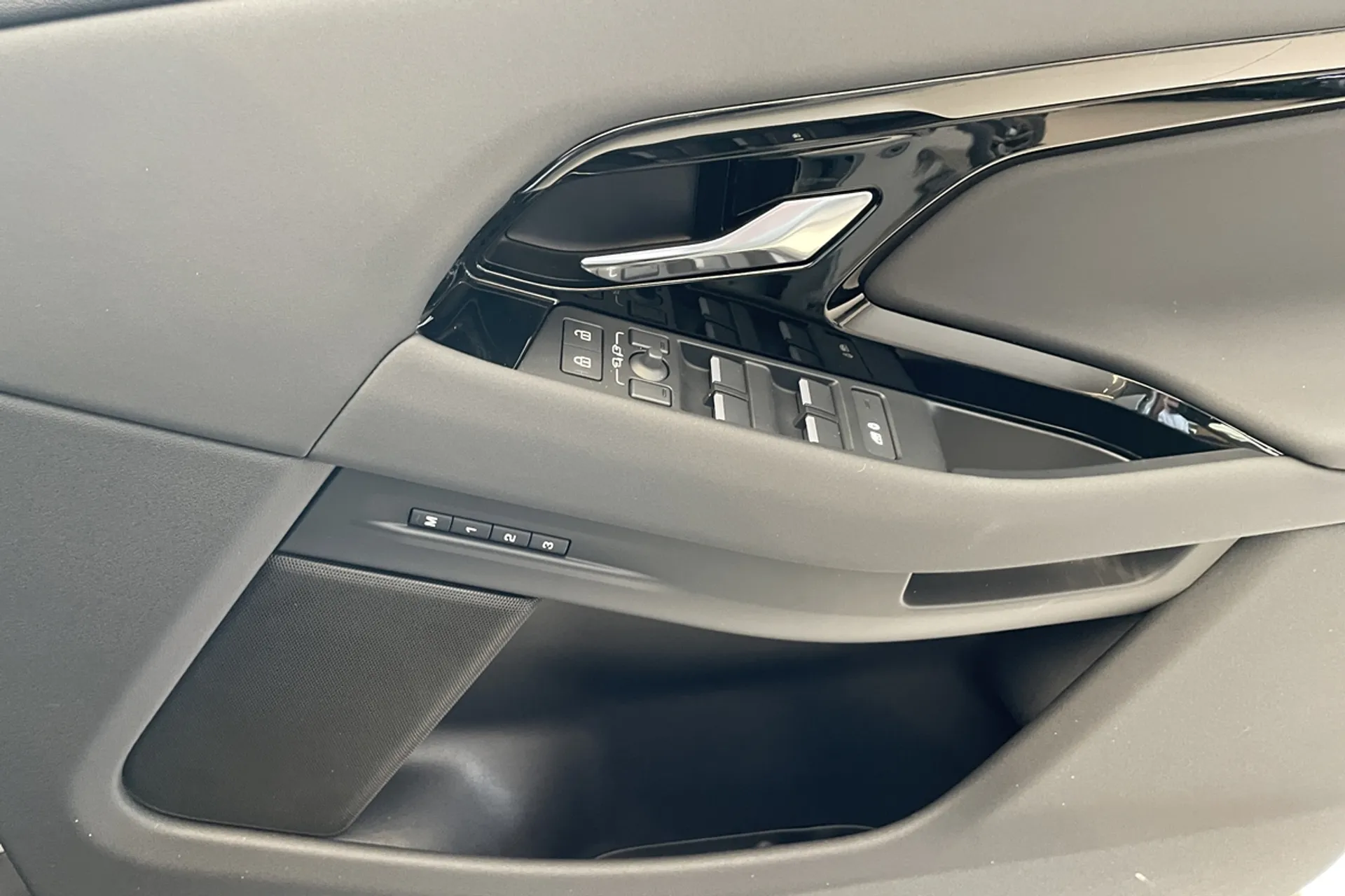 LAND ROVER RANGE ROVER EVOQUE thumbnail image number 31