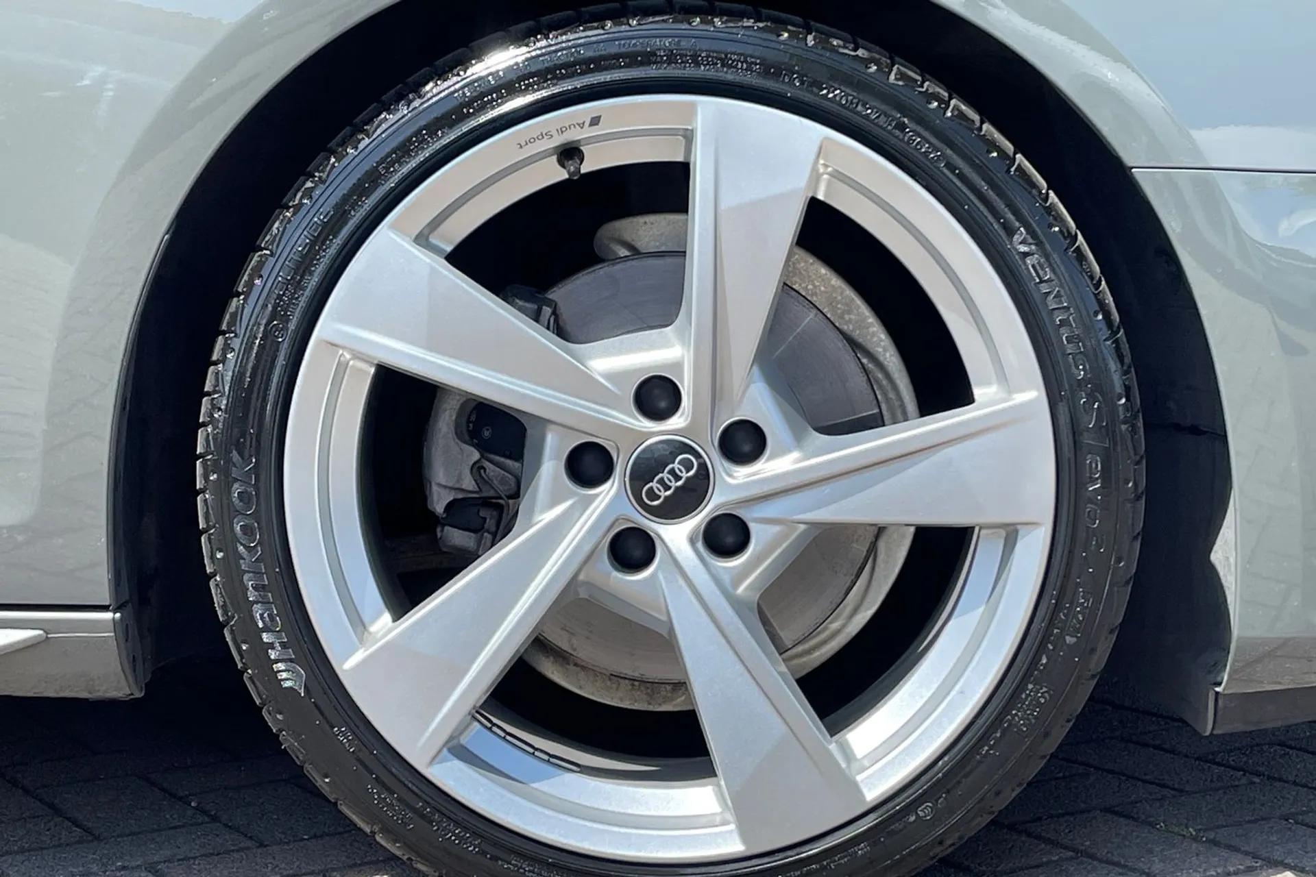Audi A4 thumbnail image number 8