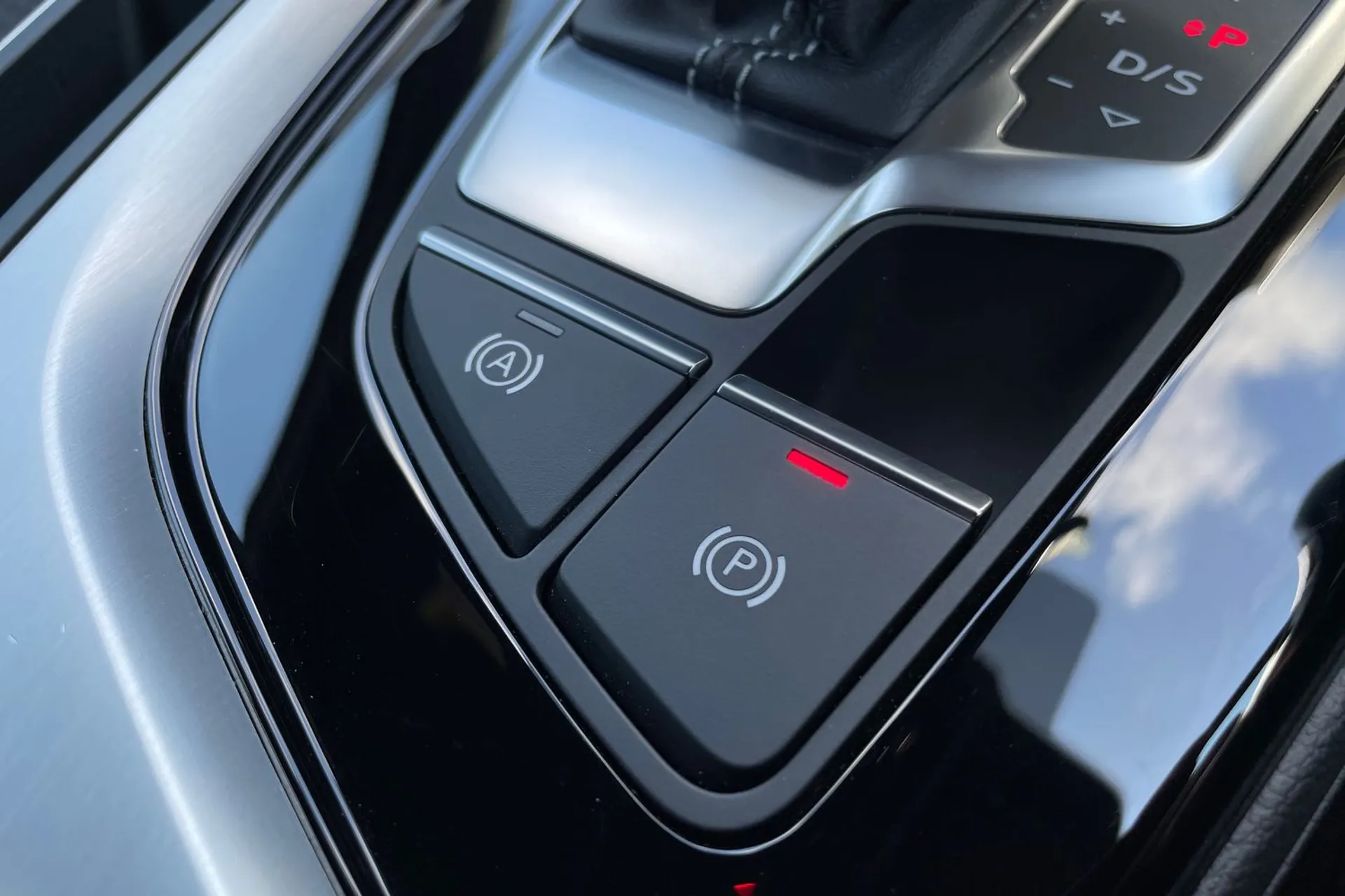 Audi A4 thumbnail image number 35