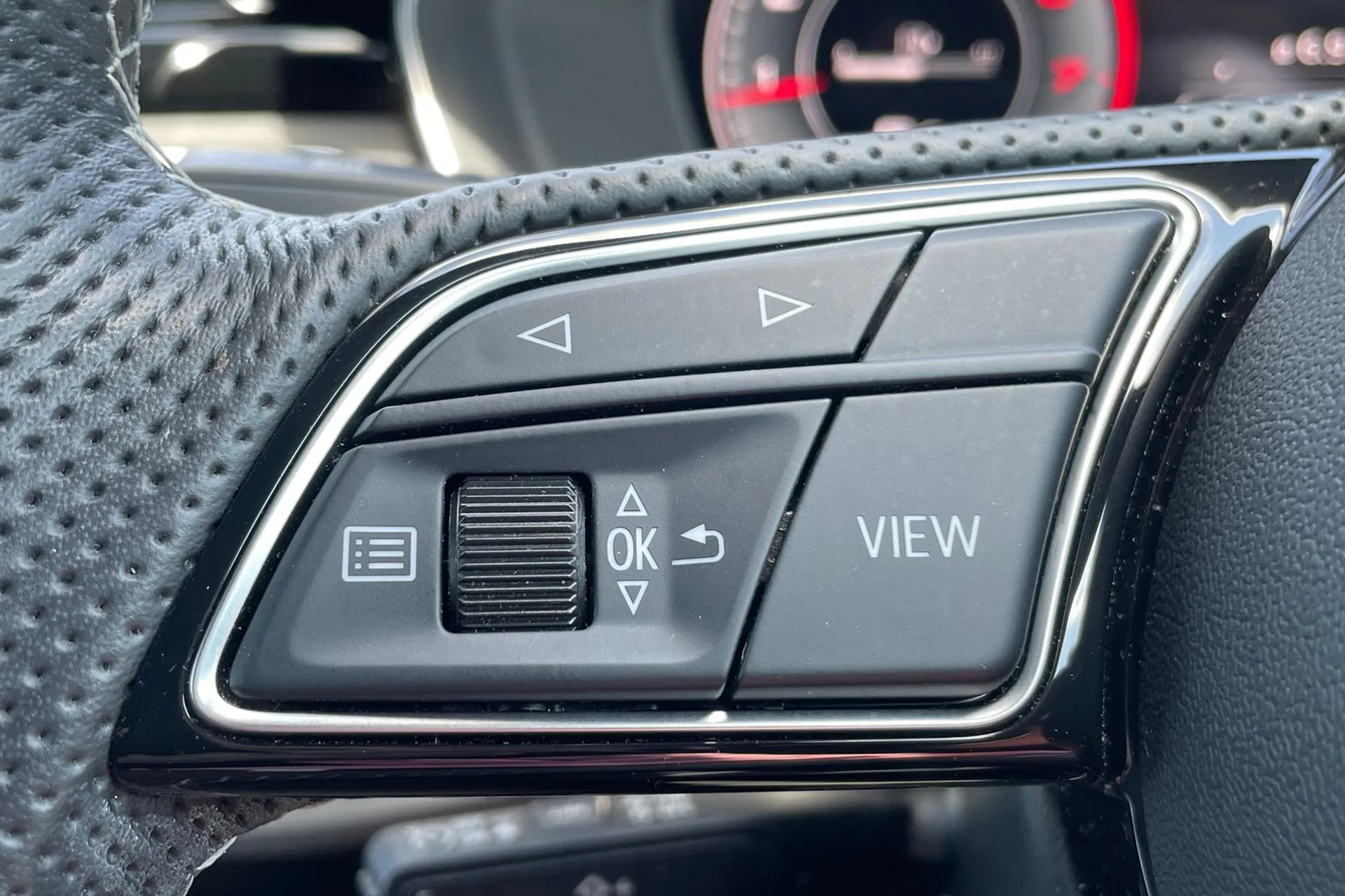 Audi A4 thumbnail image number 19