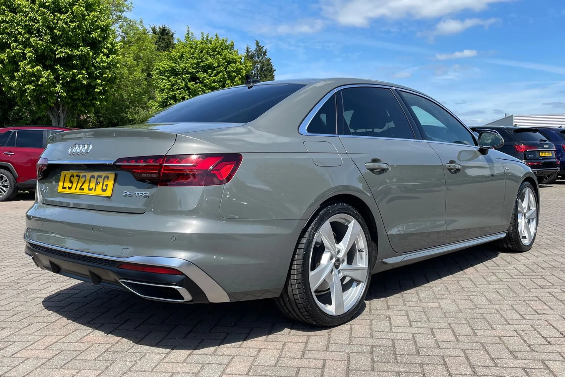 Audi A4 thumbnail image number 4