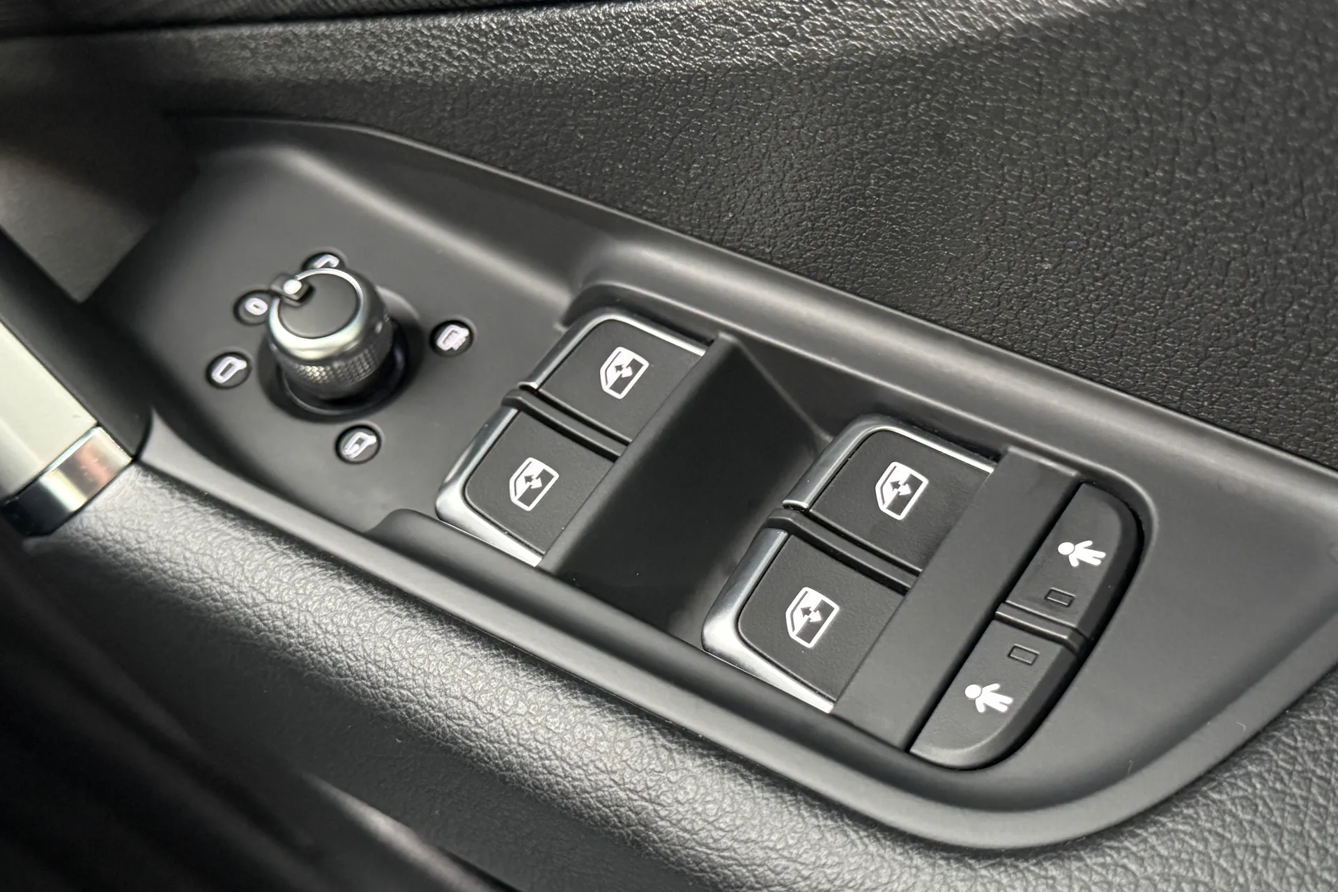 Audi Q2 thumbnail image number 14