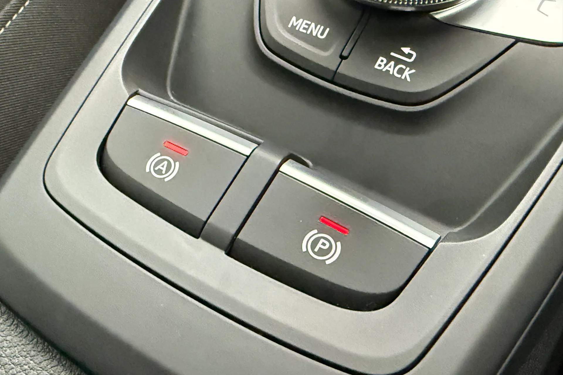 Audi Q2 thumbnail image number 32