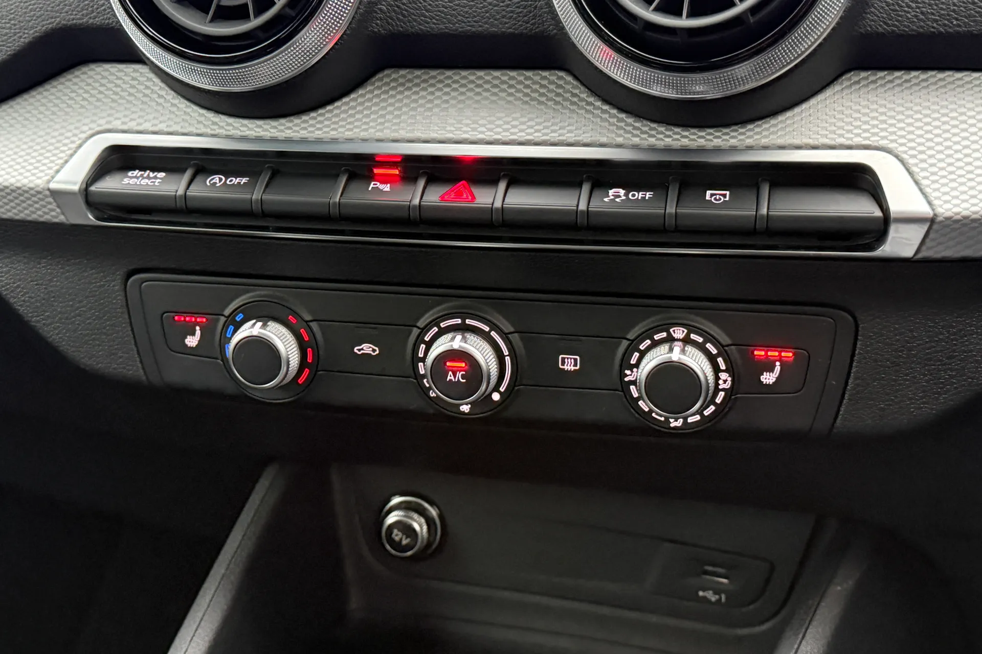 Audi Q2 thumbnail image number 12