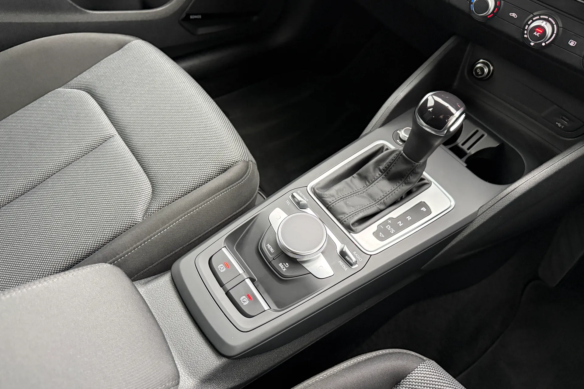 Audi Q2 thumbnail image number 31