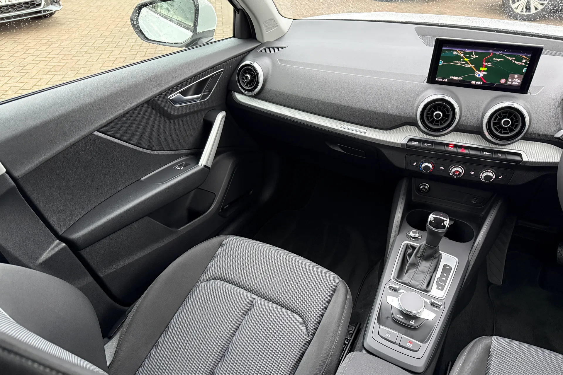 Audi Q2 thumbnail image number 30