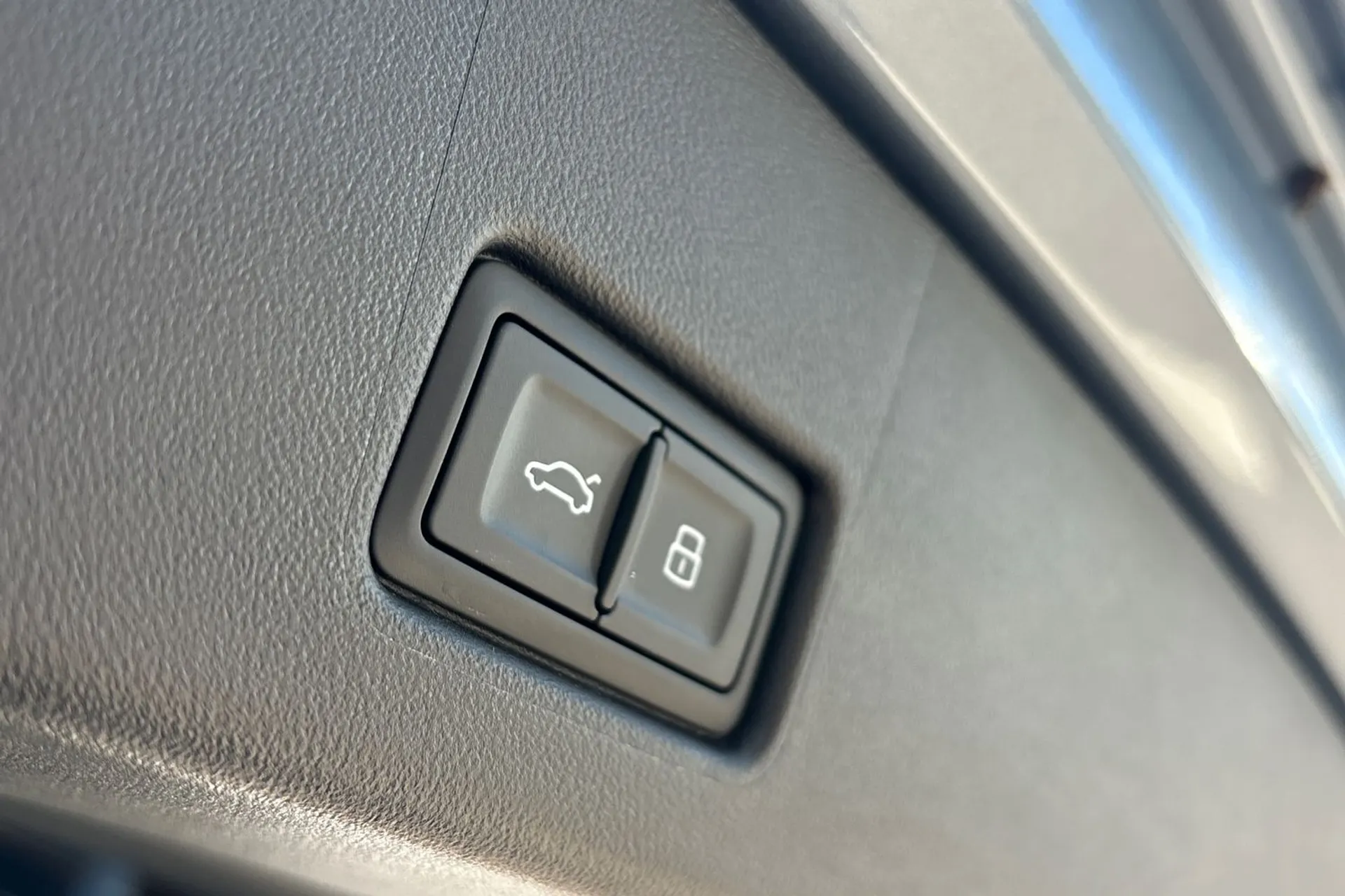 Audi Q4 thumbnail image number 19