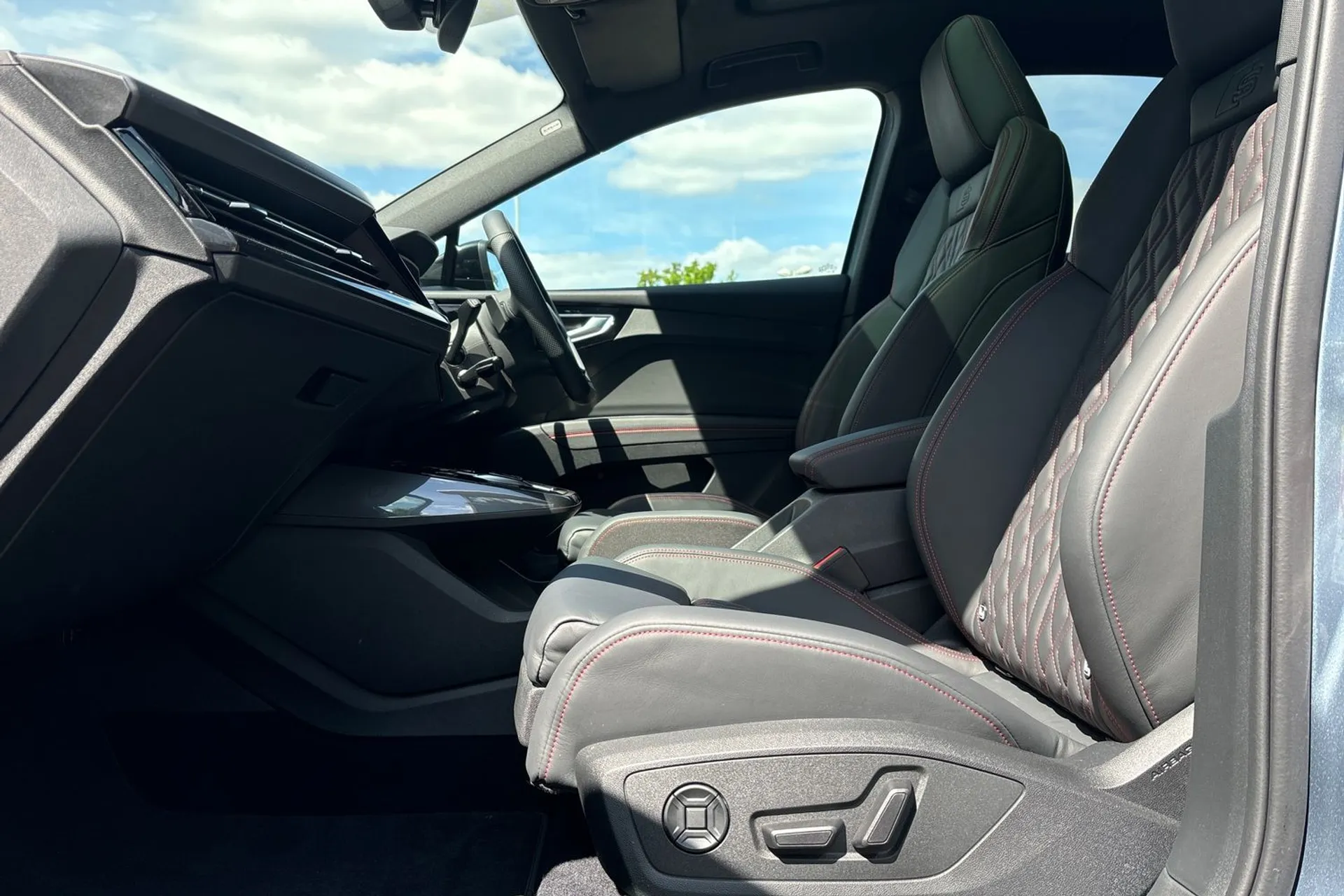 Audi Q4 thumbnail image number 27