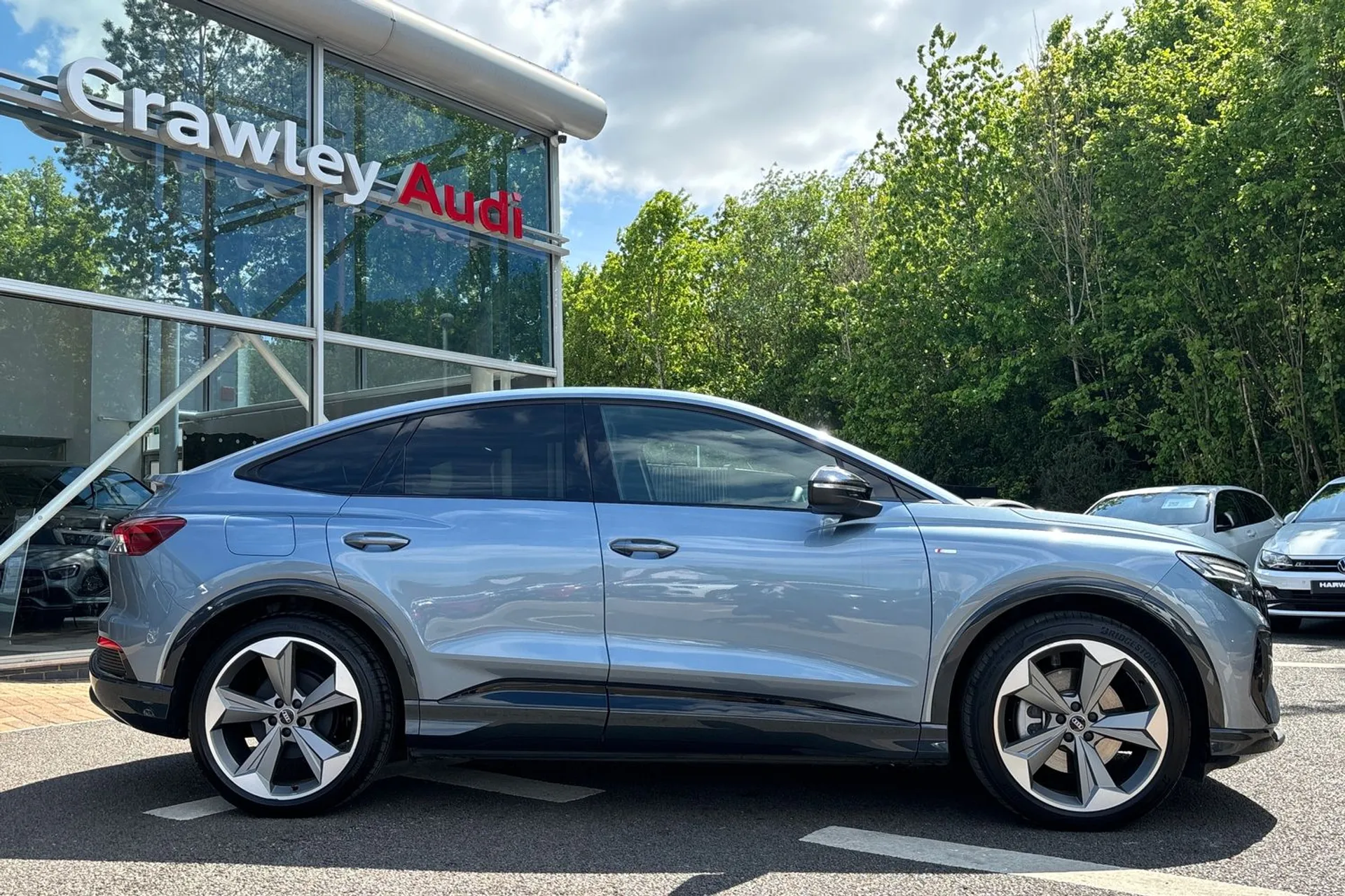 Audi Q4 thumbnail image number 2