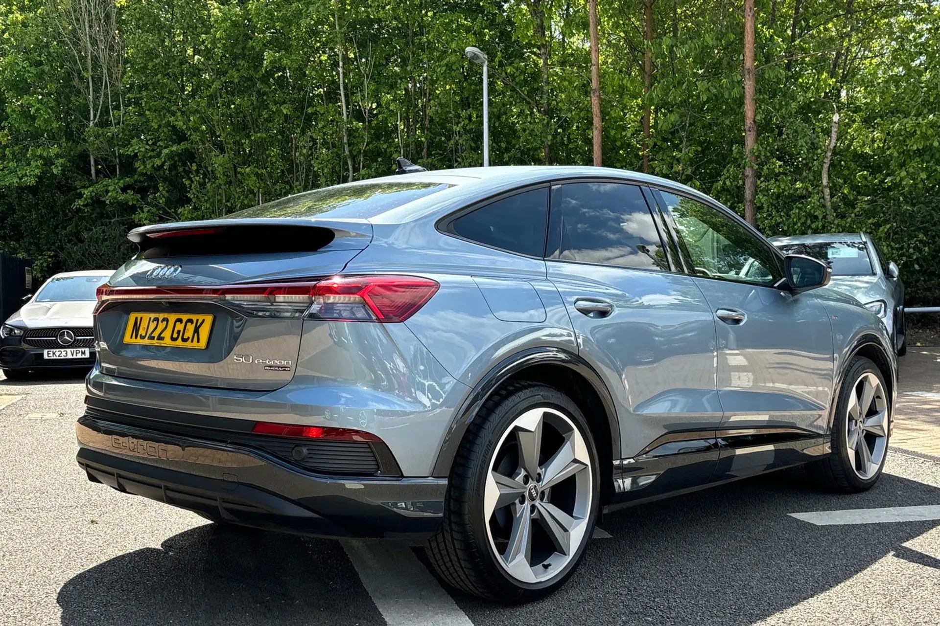 Audi Q4 thumbnail image number 6