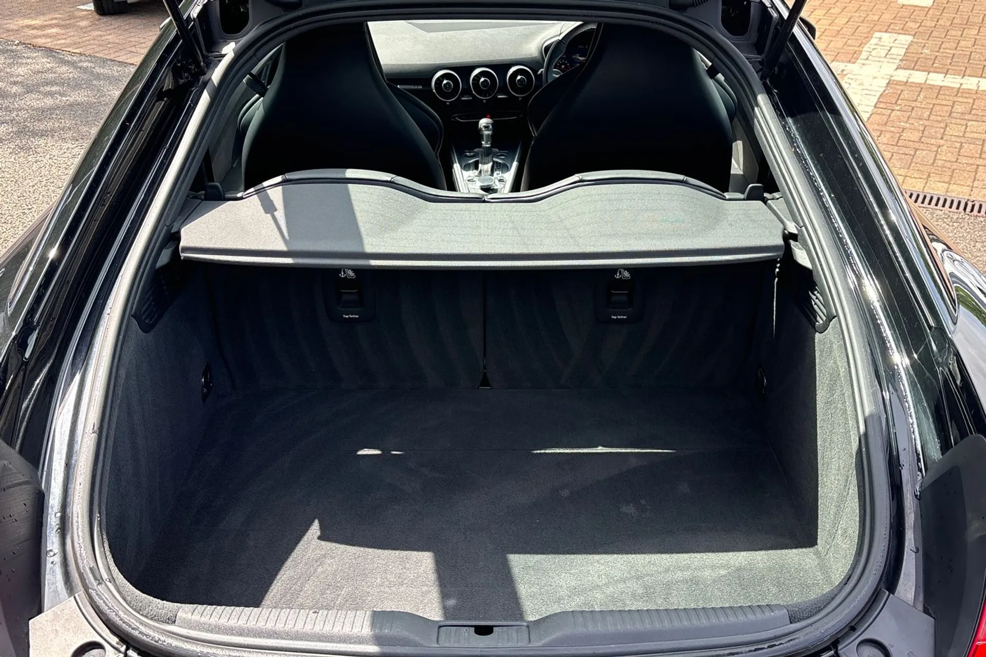 Audi TT thumbnail image number 17