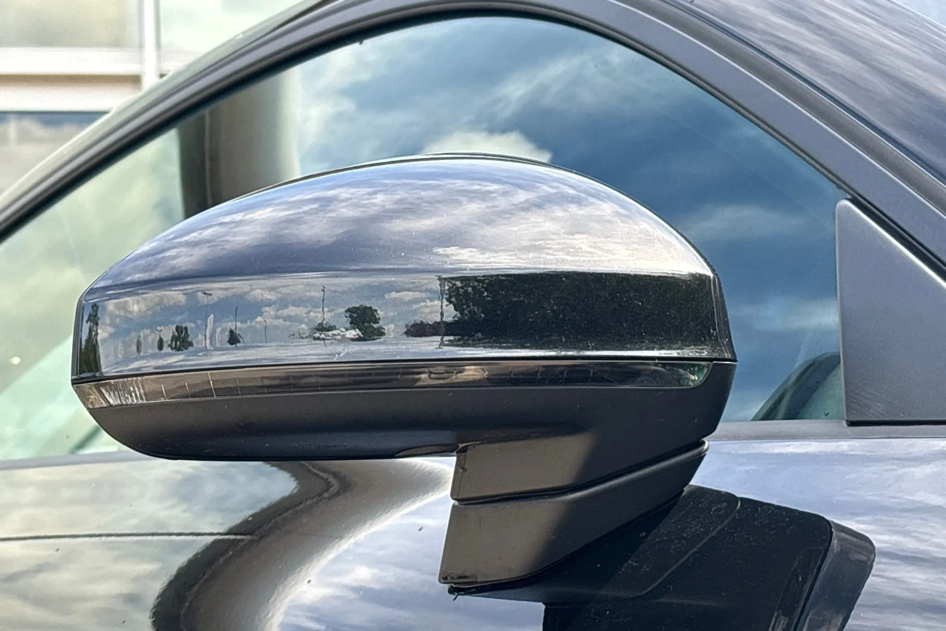 Audi TT thumbnail image number 49