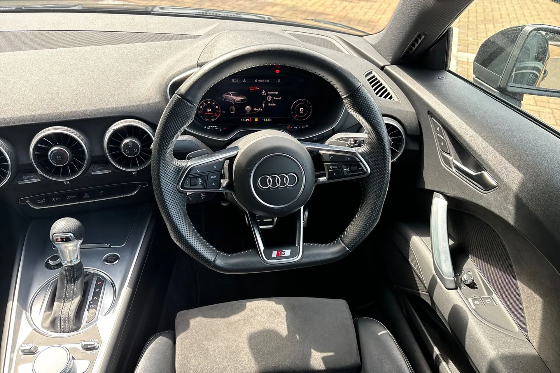 Audi TT thumbnail image number 33